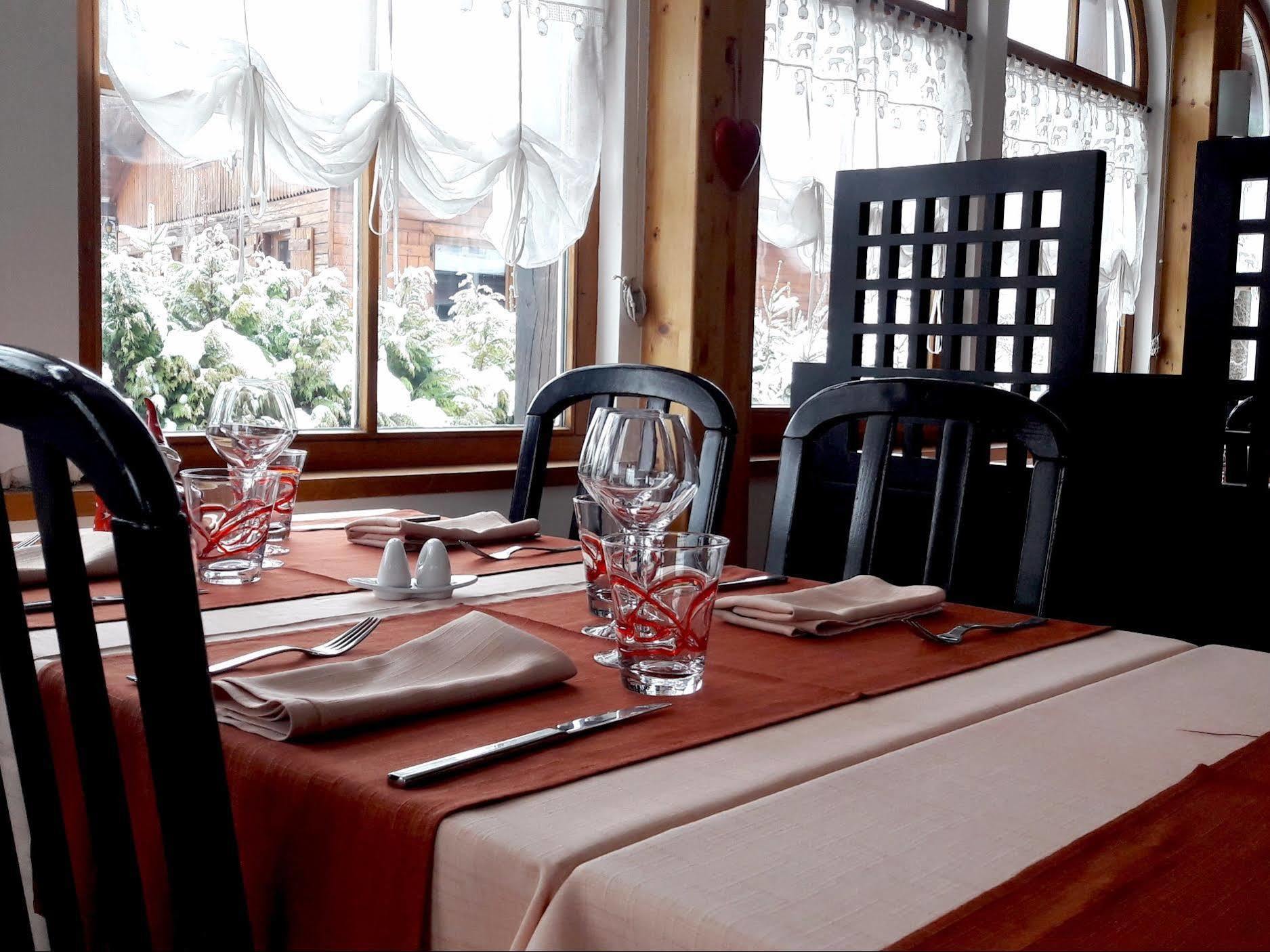 Hotel Restaurant Robichon Loray Exterior photo